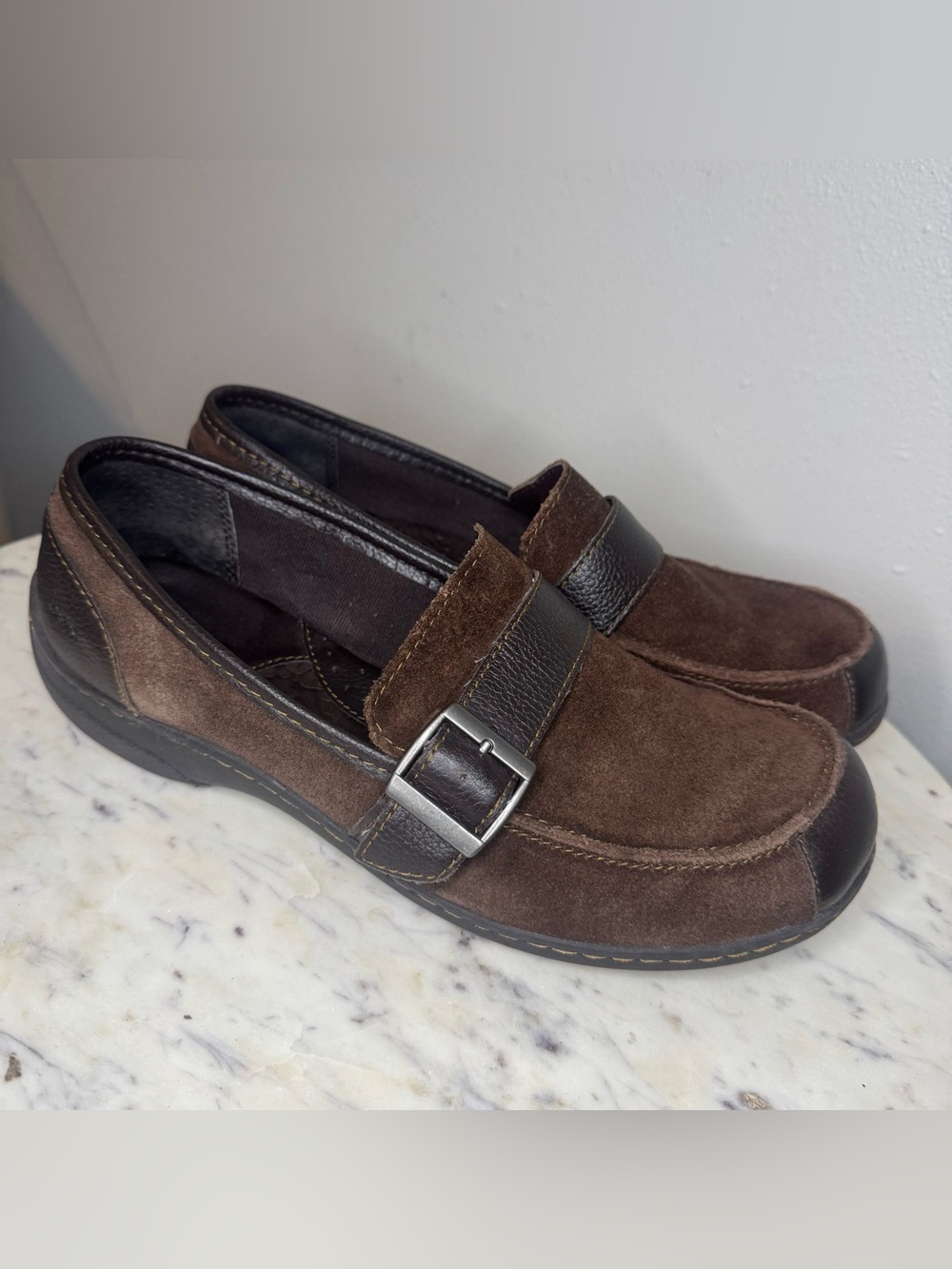 Born BOC Loafers Size 9 M brown
Suede comfort shoes MAKE ME AN OFFER!
